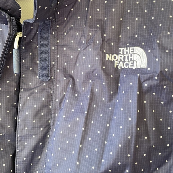 North Face Resolve rain jacket - Picture 3 of 4